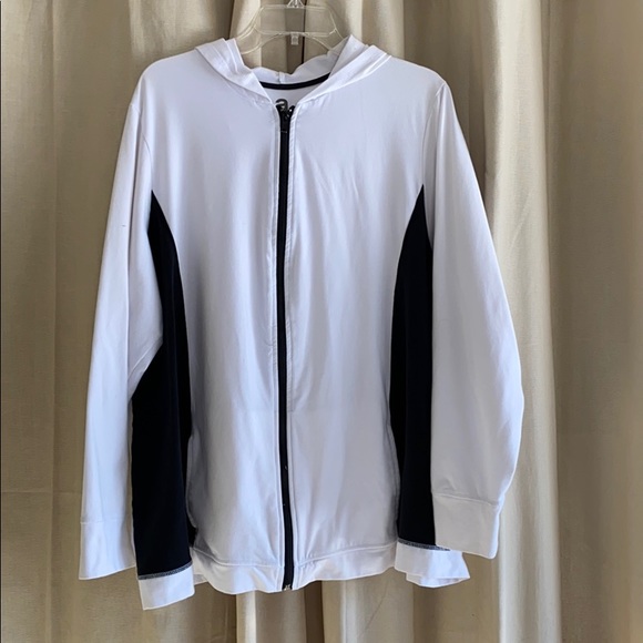 Avenue Jackets & Blazers - Avenue white activewear jacket size 26/28